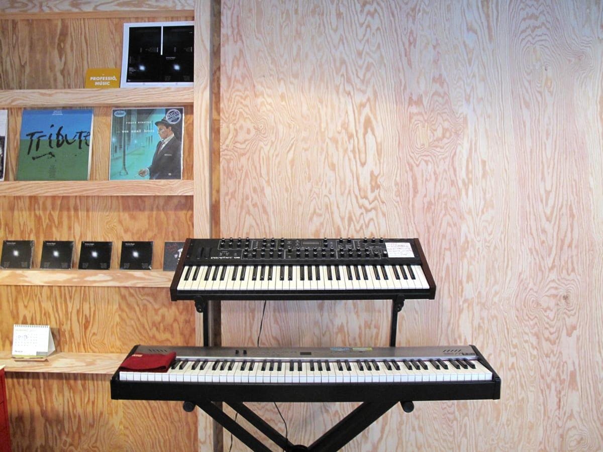 Descubre el sonido de la madera en el estudio de música de Octavio, CAB 38